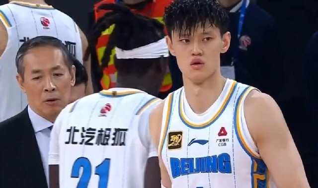 蓝鲸体育APP-许利民评曾凡博状态低迷 山东克里斯被罚 胡明轩引发广东球迷内讧