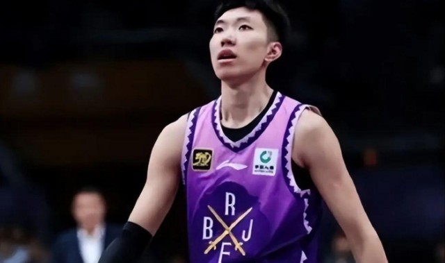 蓝鲸体育-这就是国家队后卫？全场8分垃圾时间刷6分，球迷：刷分也刷不明白|周琦|廖三宁|体育赛事讨论|张庆鹏|中国男篮_新浪体育_新浪新闻