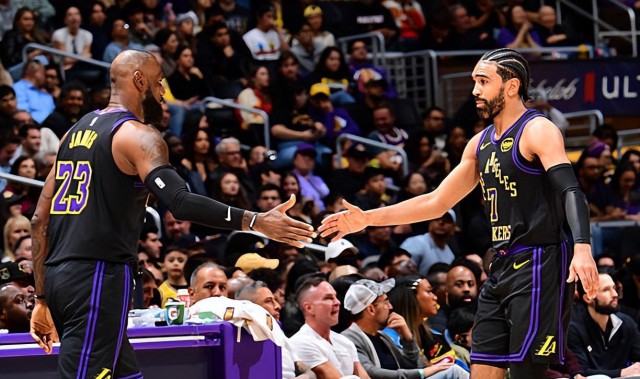 蓝鲸体育-比赛态度都开始消极起来了！湖人想要将他送走都有些不太容易？