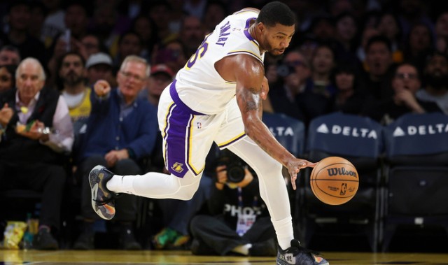 蓝鲸体育直播-东契奇和詹姆斯爆发创纪录，湖人角色球员也大放异彩，开始变好了|投篮|鹈鹕|NBA常规赛|新奥尔良鹈鹕队|沙奎尔-奥尼尔_新浪新闻