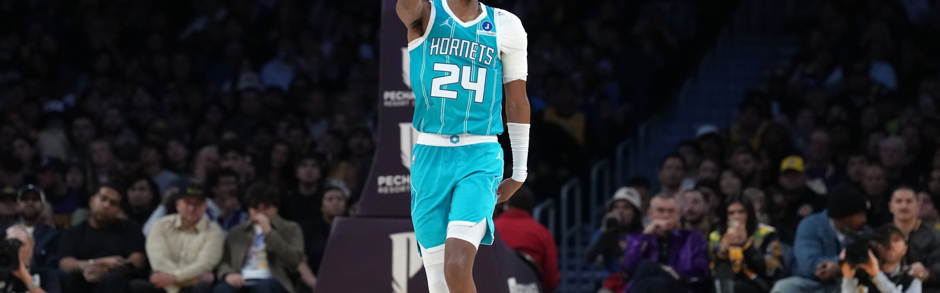 蓝鲸体育APP-第三节爆发了一波！米勒20中8得24分 第三节17分&amp;两度精彩暴扣