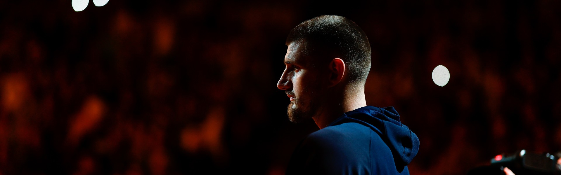 蓝鲸体育网页版-6场仅需送出12次助攻~约基奇将成首位连续两个赛季场均三双的中锋