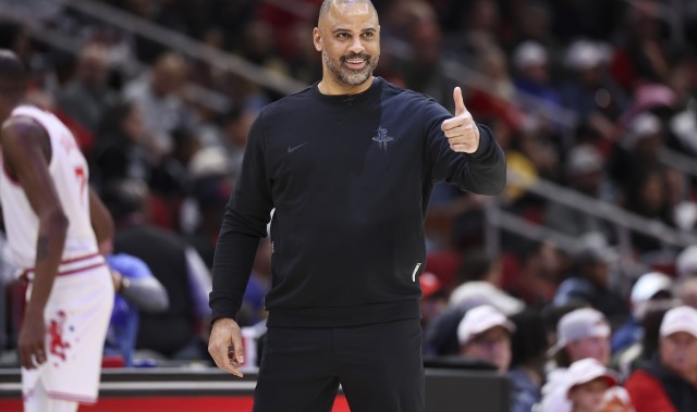 差点又被鹈鹕逆转！乌度卡：我们赛后简短复盘了最后五个回合